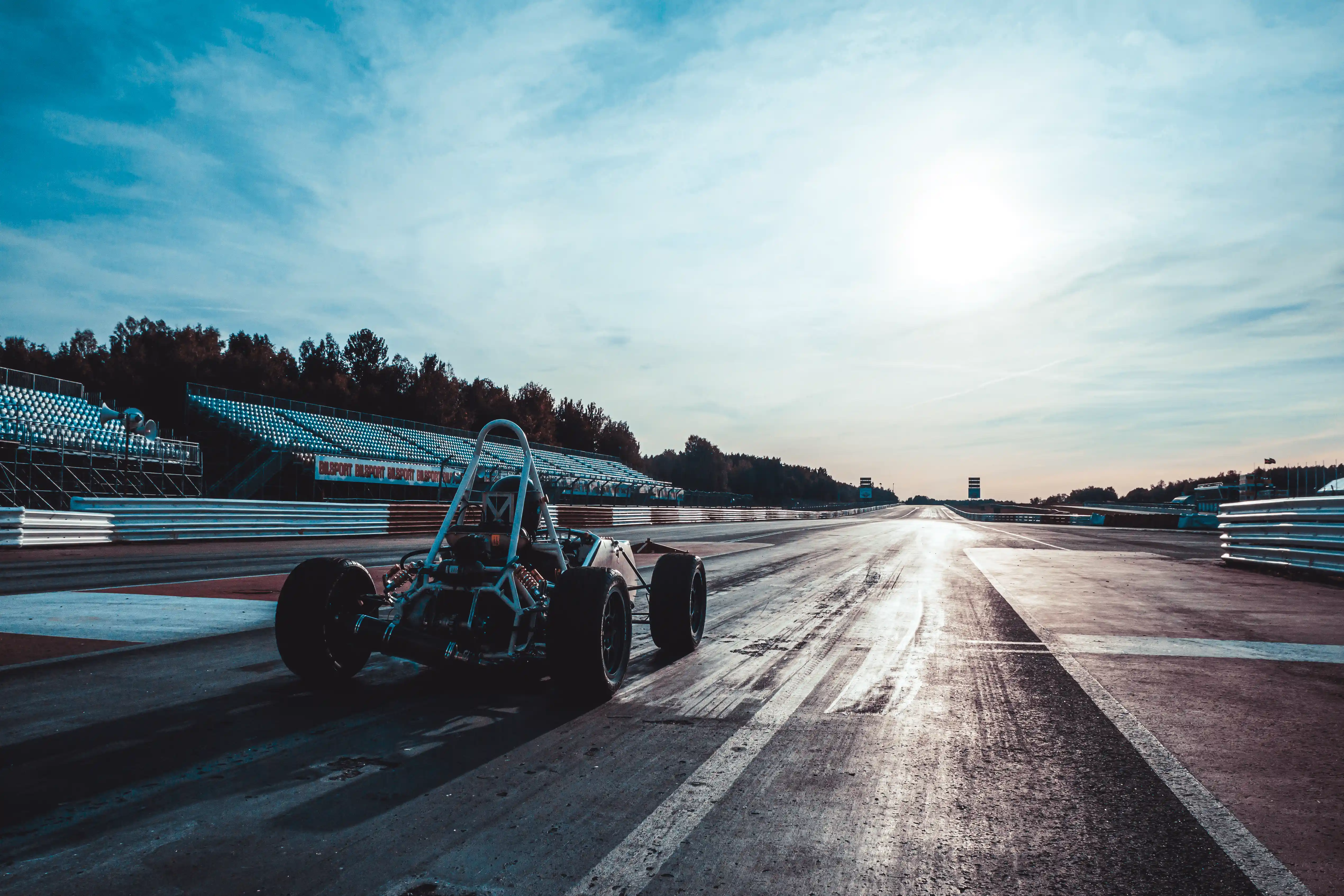 ER20 race car on the track